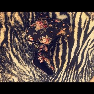 Floral heeled ankle boot